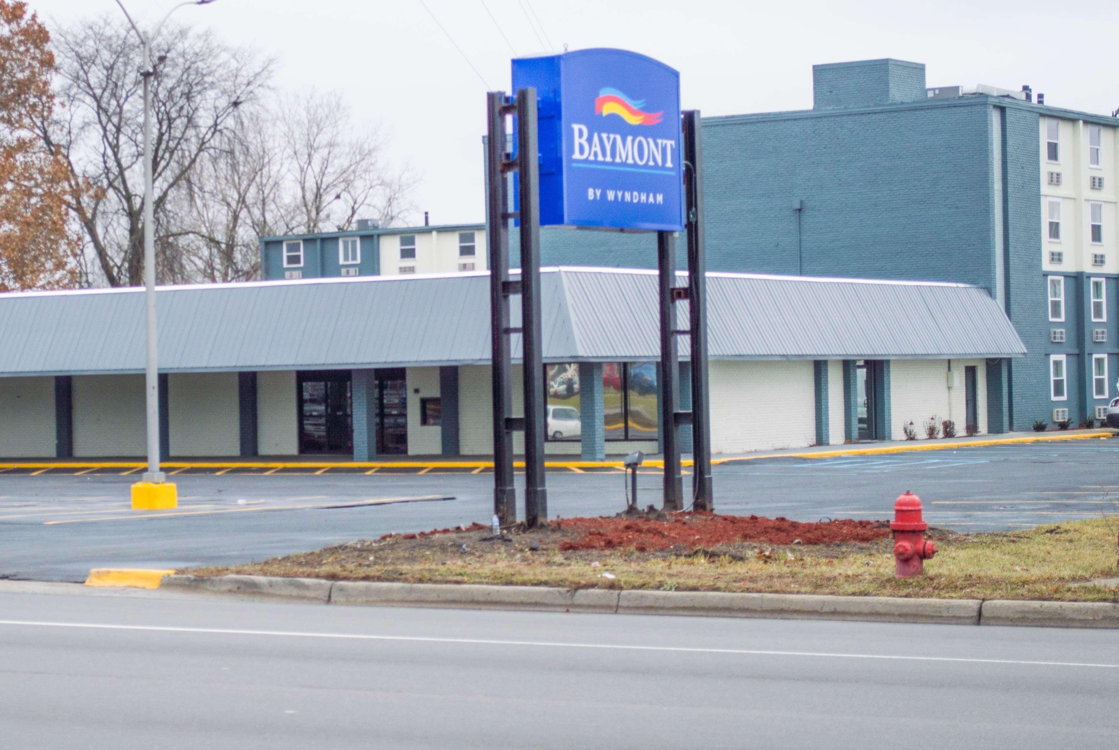 Отель Baymont By Wyndham Ferndale/Royal Oak Экстерьер фото