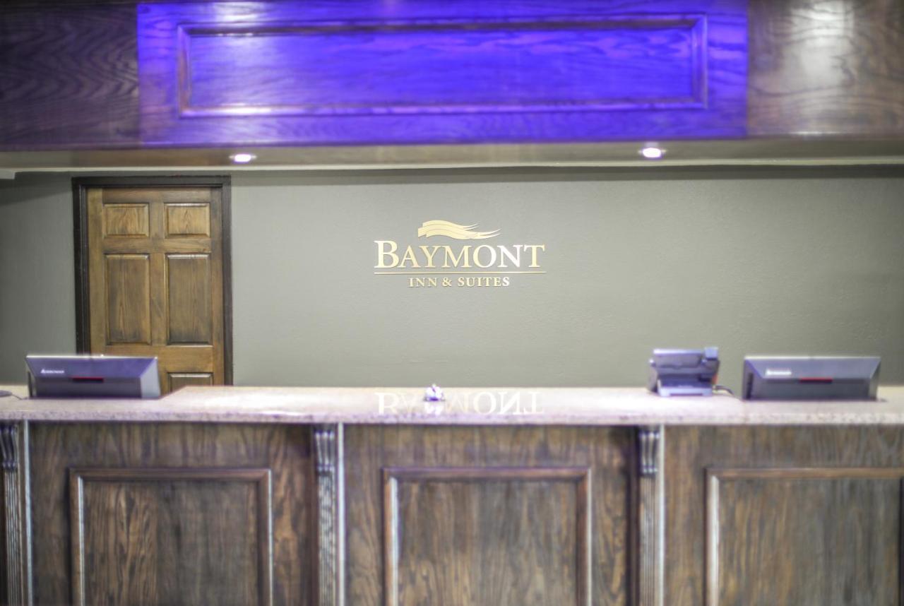 Отель Baymont By Wyndham Ferndale/Royal Oak Экстерьер фото